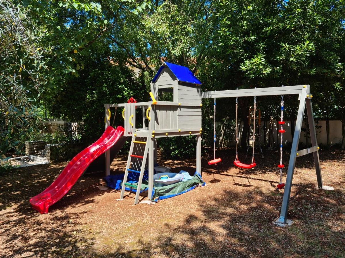 Villa Rosa With Yard And Children'S Playground Tar-Vabriga Екстер'єр фото