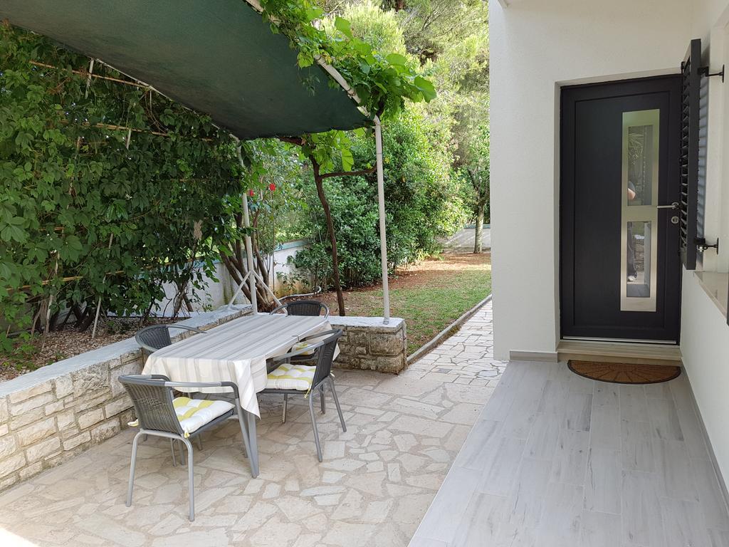 Villa Rosa With Yard And Children'S Playground Tar-Vabriga Екстер'єр фото