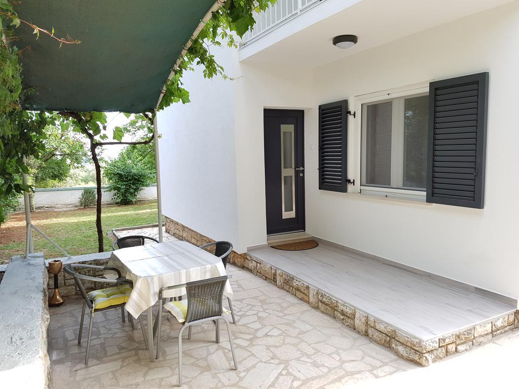 Villa Rosa With Yard And Children'S Playground Tar-Vabriga Екстер'єр фото