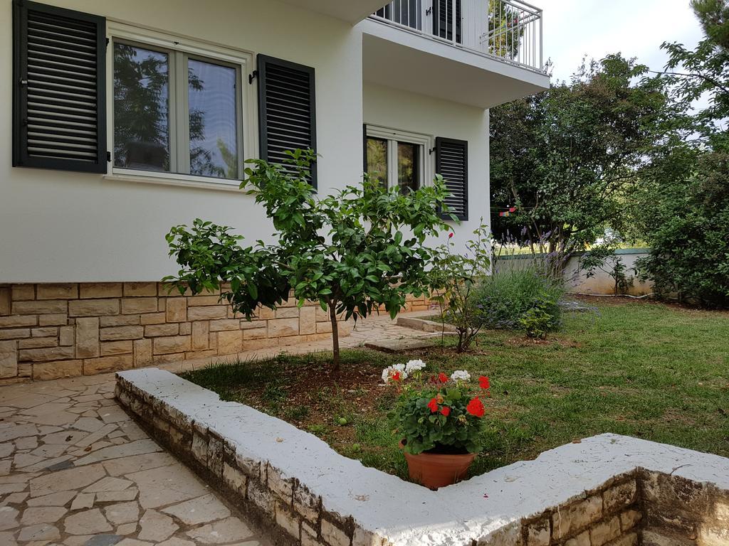 Villa Rosa With Yard And Children'S Playground Tar-Vabriga Екстер'єр фото