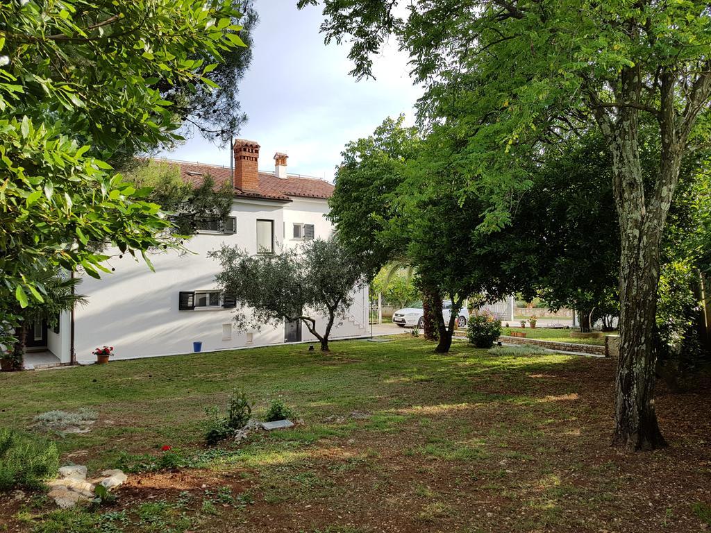 Villa Rosa With Yard And Children'S Playground Tar-Vabriga Екстер'єр фото