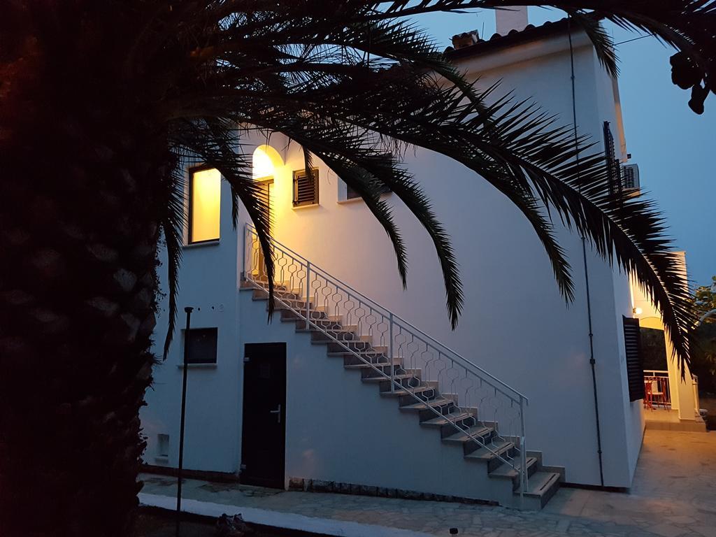 Villa Rosa With Yard And Children'S Playground Tar-Vabriga Екстер'єр фото